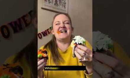 $19.94 Halloween Cupcake Bouquet at Walmart 😱