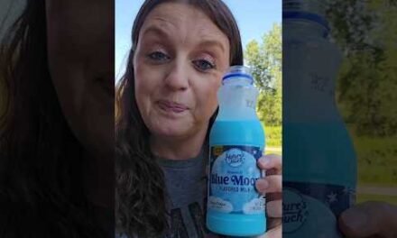 Blue Moon Flavored Milk from Kwik Trip #bluemoon #kwiktrip #Flavoredmilk #milk #bluemoonmilk