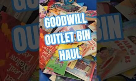 Goodwill Books at the Outlet Bins #goodwill #goodwillbins #goodwilloutlet #goodwillhaul #thrifting