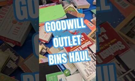 Book Shopping at the Goodwill Outlet Bins #goodwill #goodwilloutlet #goodwillbins #goodwillhaul